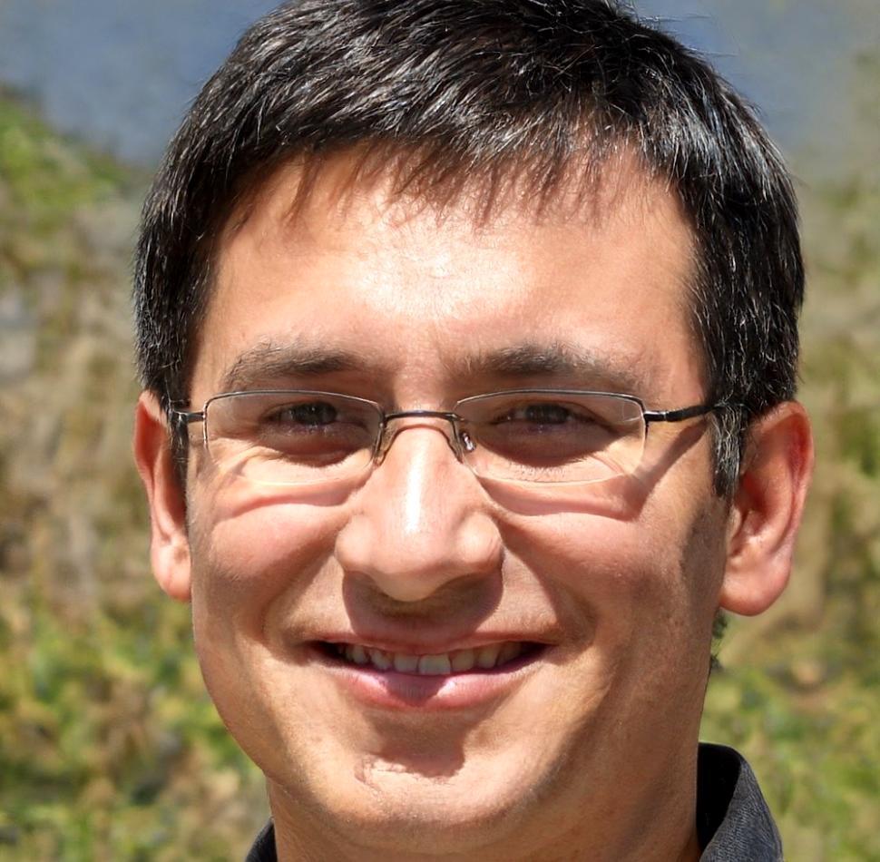 Retrato de Tomás Valverde, formador sénior